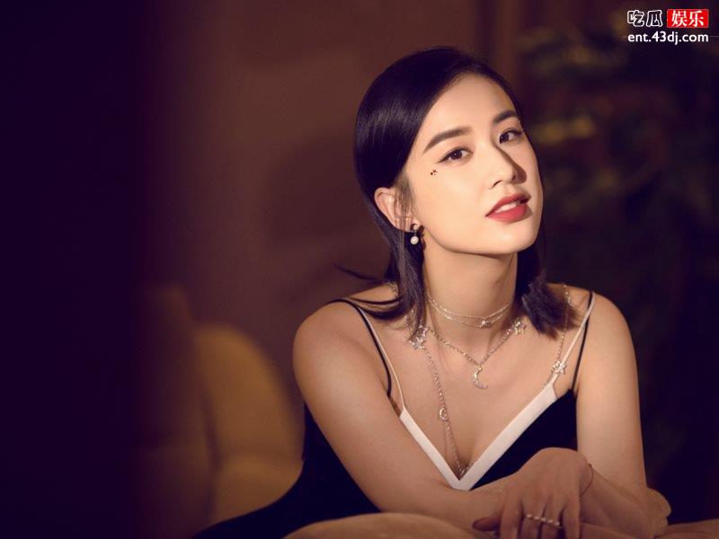 黄圣依要求太苛刻节目组为其单独准备饭菜，她还一言不合就甩脸