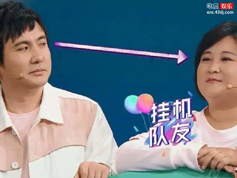 贾玲又胖了显瘦棉服和校服裤也遮挡不住赘肉，网友：有180斤