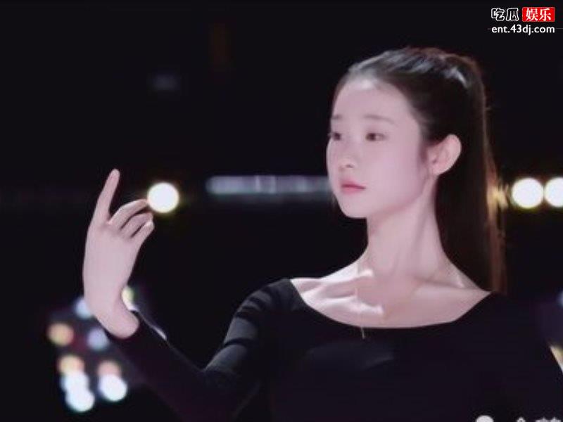 张艺凡吃货属性曝光，淘汰现场控诉巧克力被人偷吃导师纷纷安慰