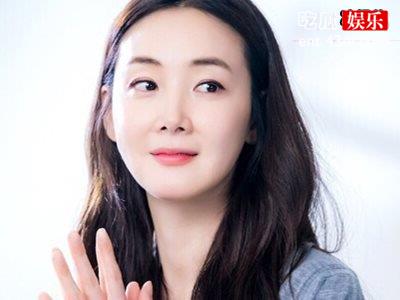 因《天国的阶梯》走红，四十四岁的崔智友产女