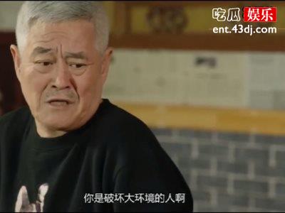 颇有谐星潜质，本山大叔儿子模仿老爸样子和神态都像极了