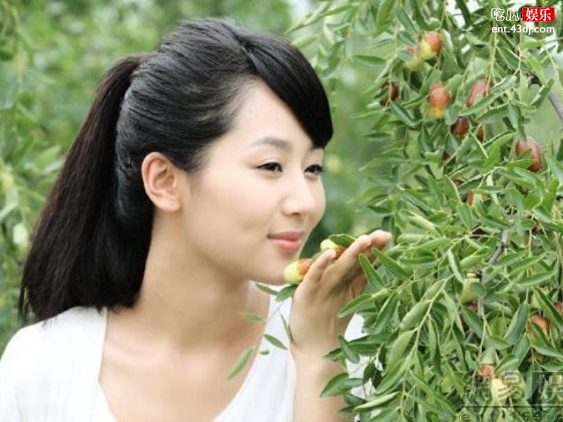 杨紫在节目中和郭德纲对话，让退隐措手不及网友称赞她情商高