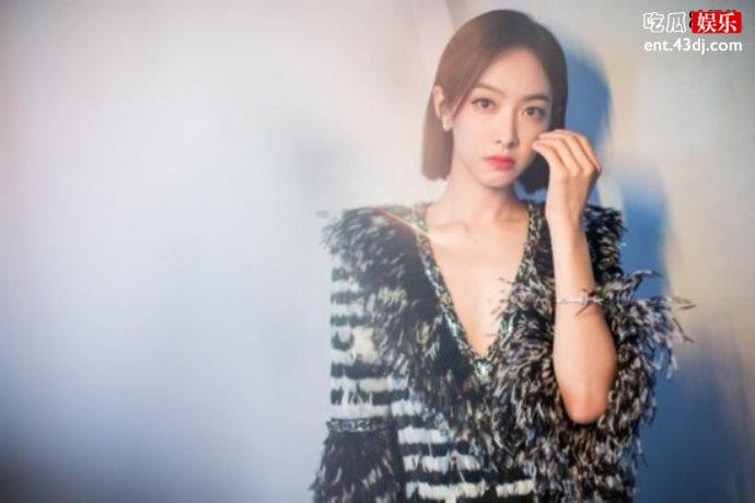 宋茜新剧惹争议！四女八男感情乱，剧情太俗套海报还抄袭？