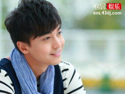 李佳航带儿子游玩惨遭嫌弃太搞笑，网友：爸爸可能只有3岁
