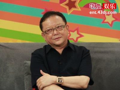 王刚是在网上认识妻子，比他小20岁现过得很幸福