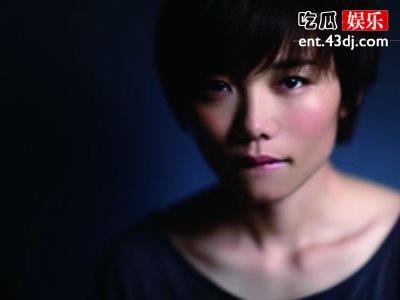 许飞的半跪照上热搜，超女事件的影响继续发酵