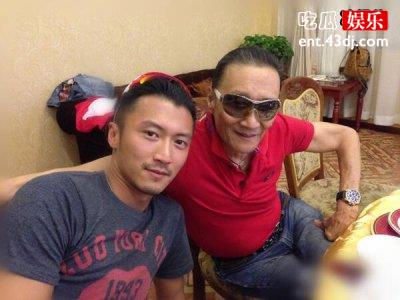 84岁谢贤参加老友葬礼，神情虚弱似乎已经不太健康