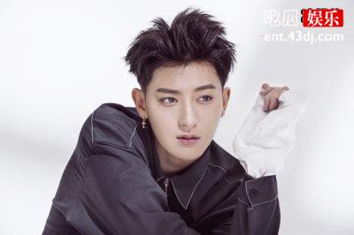 黄子韬为鹿晗与吴亦凡新歌宣传，表示已听过百遍获赞超过百万