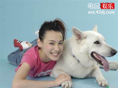 梁洛施为嫁豪门息影生子，却被抛弃如今晒与儿子合影打脸李泽楷