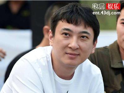 王思聪带美女网红宋美娜逛街, 女方被质疑是王思聪新女友