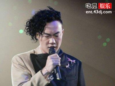 合体白衣天使云演唱会，两天天王演唱获好评袁娅维却被骂