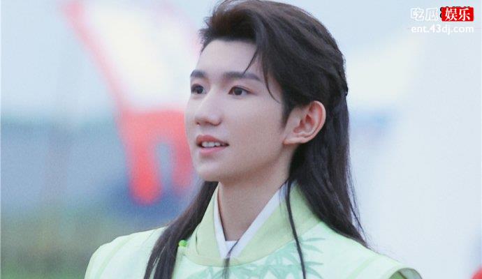 央视采访《地久天长》剧组，一起来听王源诉说少年故事
