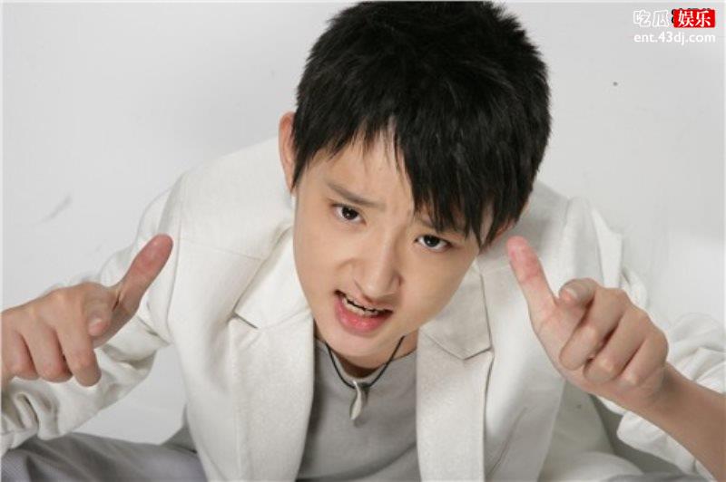 于小彤新剧妆容用力过猛惨不忍睹，腿部残疾生生演成面瘫