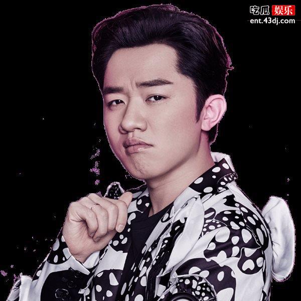 王祖蓝40岁生日拍全家福，女儿简直是王祖蓝翻版