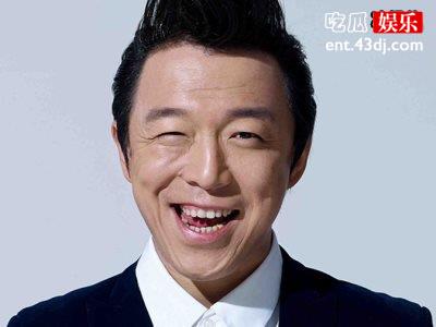 黄渤曾经的“大哥”，今44岁无戏可演二婚独宠小18岁的妻子