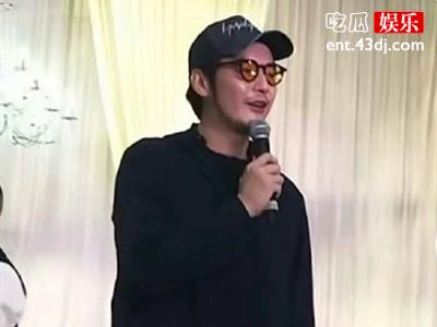 金世佳被娃求抱承认是自己儿子，网友：明星也十一逃不了参加婚礼