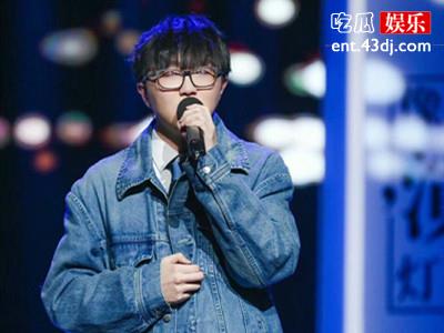 毛不易将缺席后续活动，其手部受伤原因引发粉丝好奇