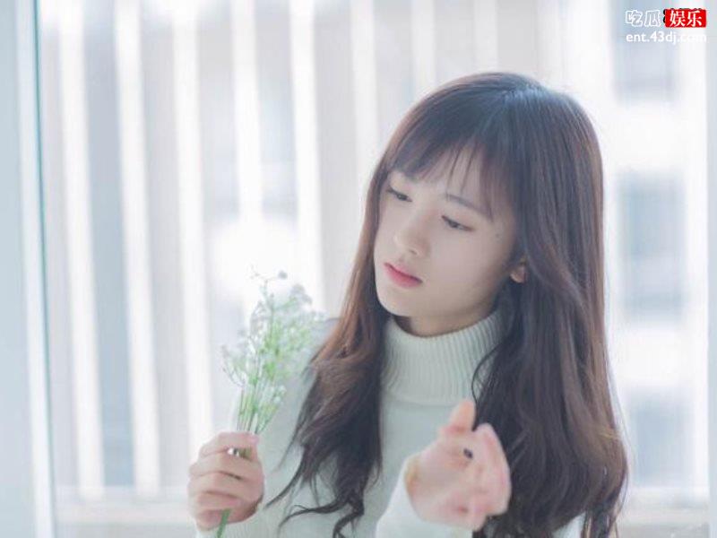 鞠婧祎真人秀歪头唱歌，杨迪：落枕了吗