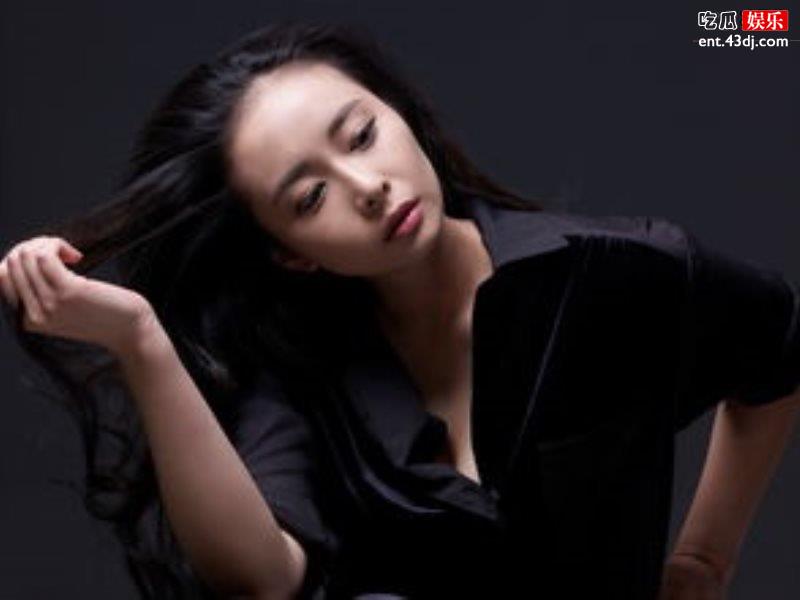 高叶出道许久一直不温不火，这次新剧出演性感女上司很是惊艳