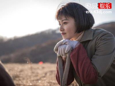 闫学晶带儿子在《远方的山楂树》担任配角，林傲霏演技值得肯定