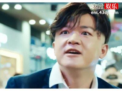 饺子给包贝尔洗脚，父女俩的相处方式太搞笑