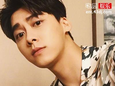 李易峰被曝有孩子了！曝李易峰关注育儿博主老婆资料