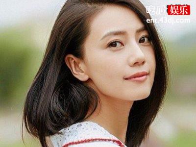 她比高圆圆还美49岁和小鲜肉“谈恋爱”，网友却说毫无违和感
