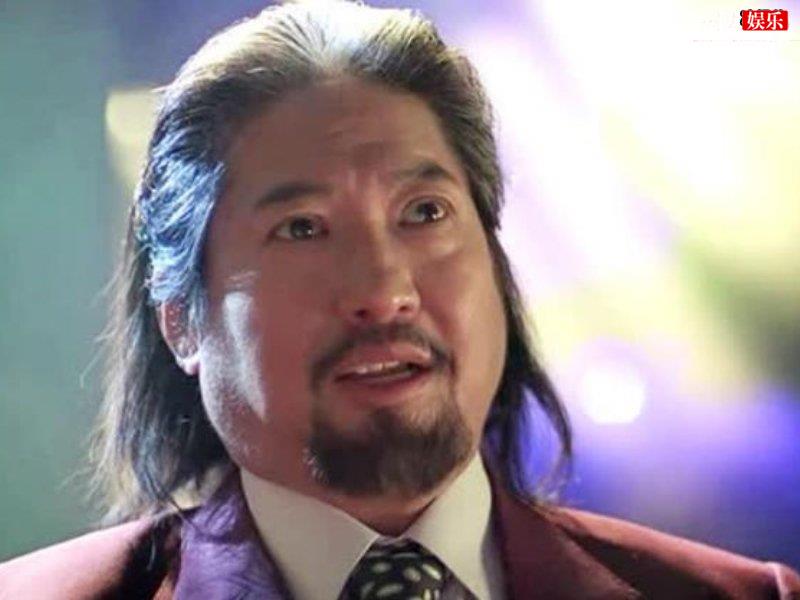 他为较劲拍电影票房惨淡导致洪金宝破产，多年后成动作片巅峰