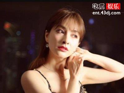 吴昕终于复工素颜出镜粉丝心疼，直播爆出是父亲住院