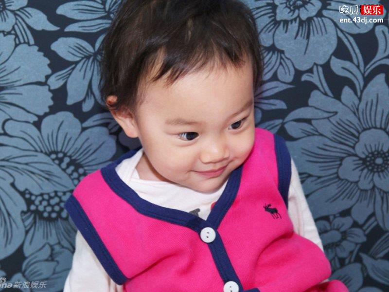 甜馨生日会只有李小璐贾乃亮未出席，网友表示心疼甜馨
