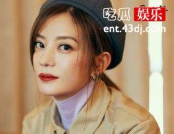 赵薇深夜发文晒与男子合照引热议, 赵薇真的离婚了吗？