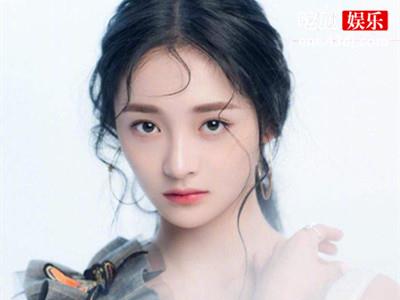 周洁琼深夜与男子搂肩逛街! 周洁琼方否认恋情传闻