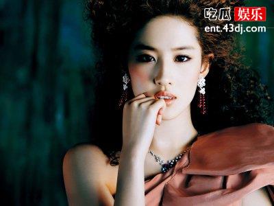 她的美力压刘亦菲魅力达到世界级，闻名全球的花公子都被捕获