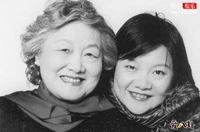 洪晃的父亲是谁