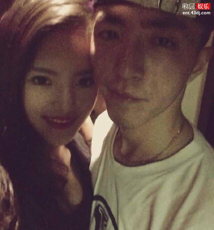 Jonyj和女友6年前合照