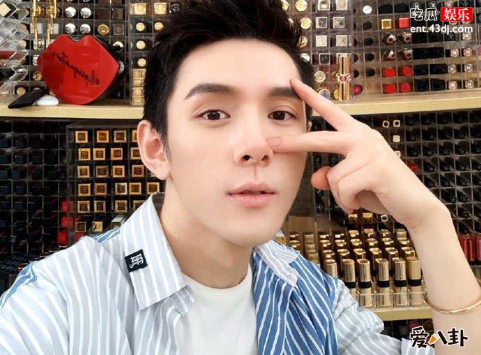 小s与李佳琦同台