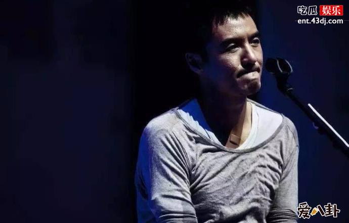 率真的他
