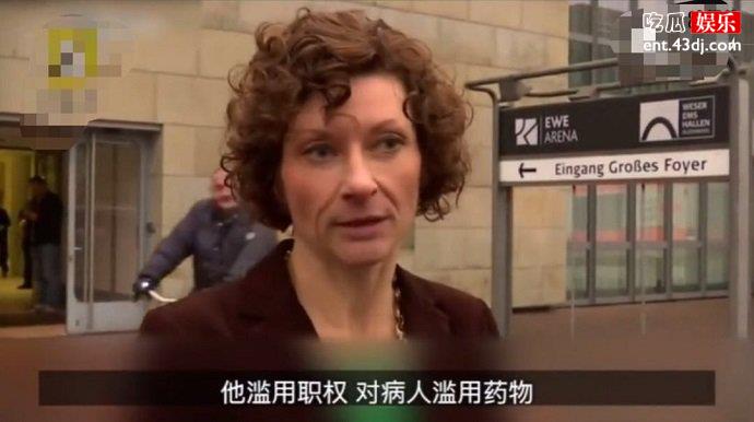 法院工作人员在介绍案情