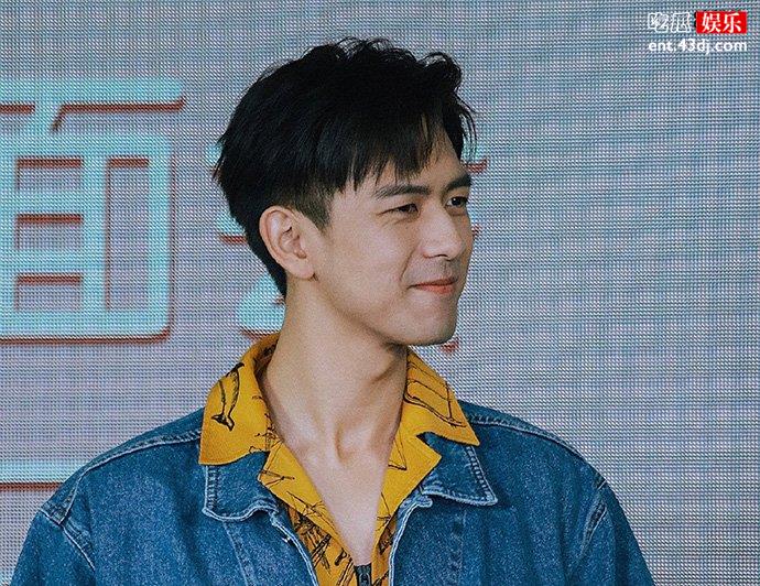 李现经纪人丢下李现独自“逃跑”