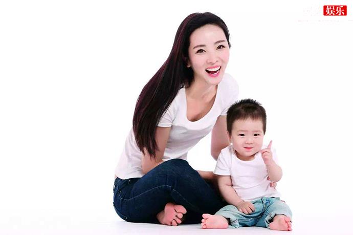 李思思与儿子老公身份曝光
