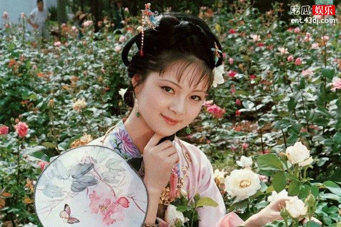 张莉饰演的薛宝钗