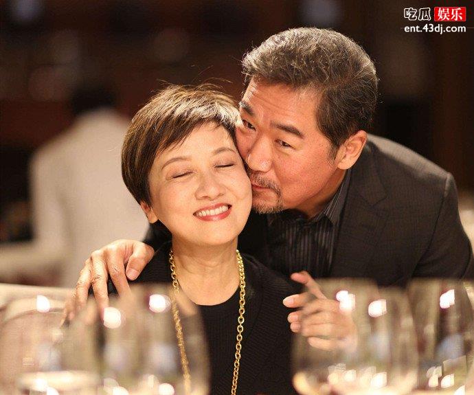 恩爱夫妻张国立和邓婕