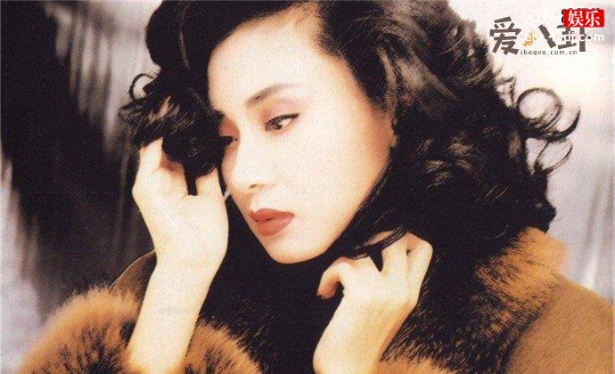 邝美云出身贫寒