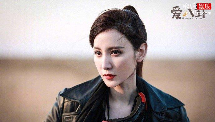 张萌伊能静频斗嘴