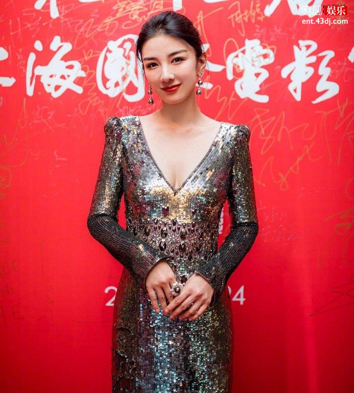 黄奕近照
