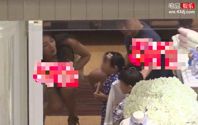 张雨绮携手新男友张钱豪带儿女逛街