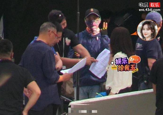 秦岚疑似片场与导演起争执