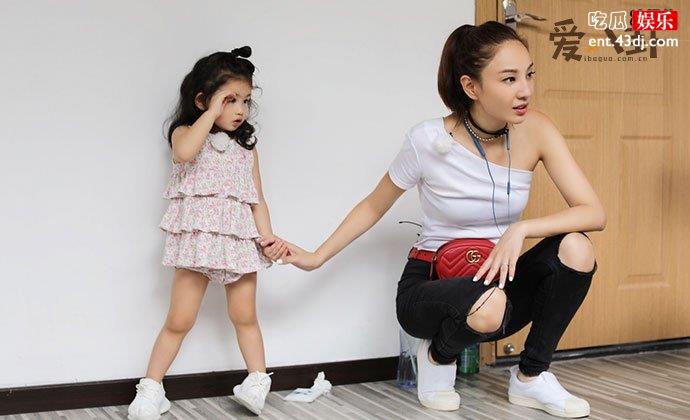 郑希怡和女儿梁浸浸