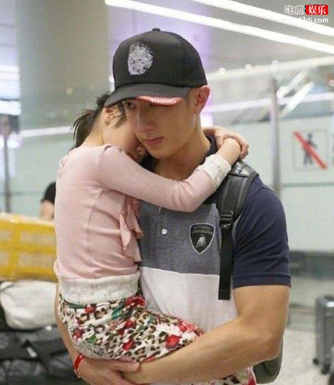 吴尊抱neinei