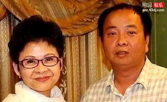 董文华与老公张楠合照